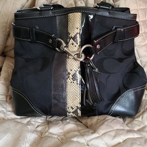 GORGEOUS Coach shoulder bag